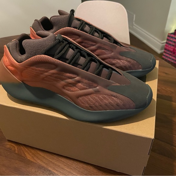 Yeezy v3 700 copper fade - Picture 3 of 5